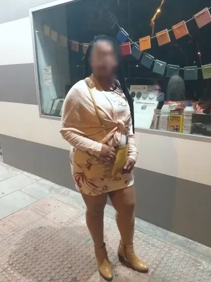 Fiona, 25