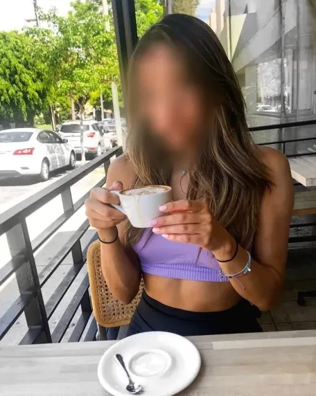 Juliane, 32