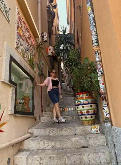 Leyla, 35