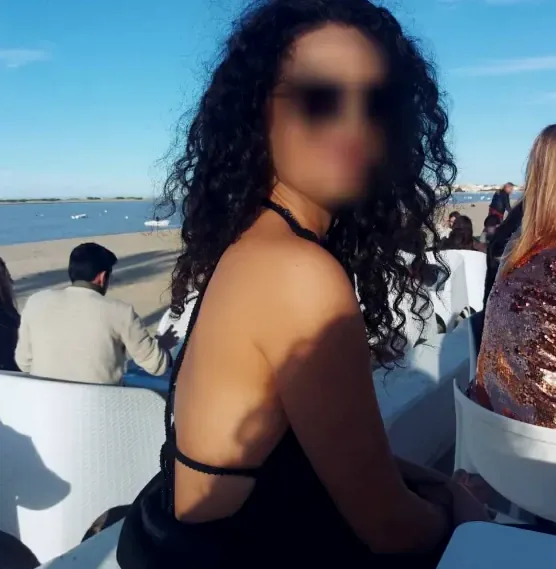 Manuela, 31