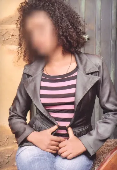 Mia, 24
