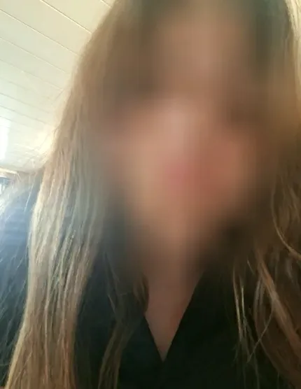 Özlem, 27
