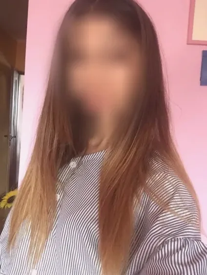 Sabrina, 28