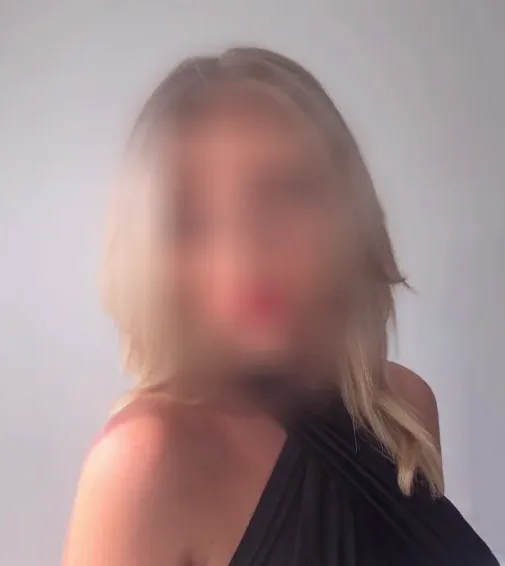 Viktoria, 32
